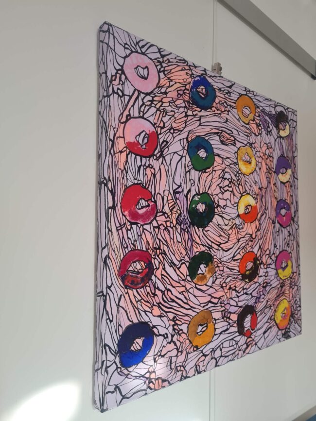 Natália Junasová – Fruit Loops, akryl, obraz na stěnu