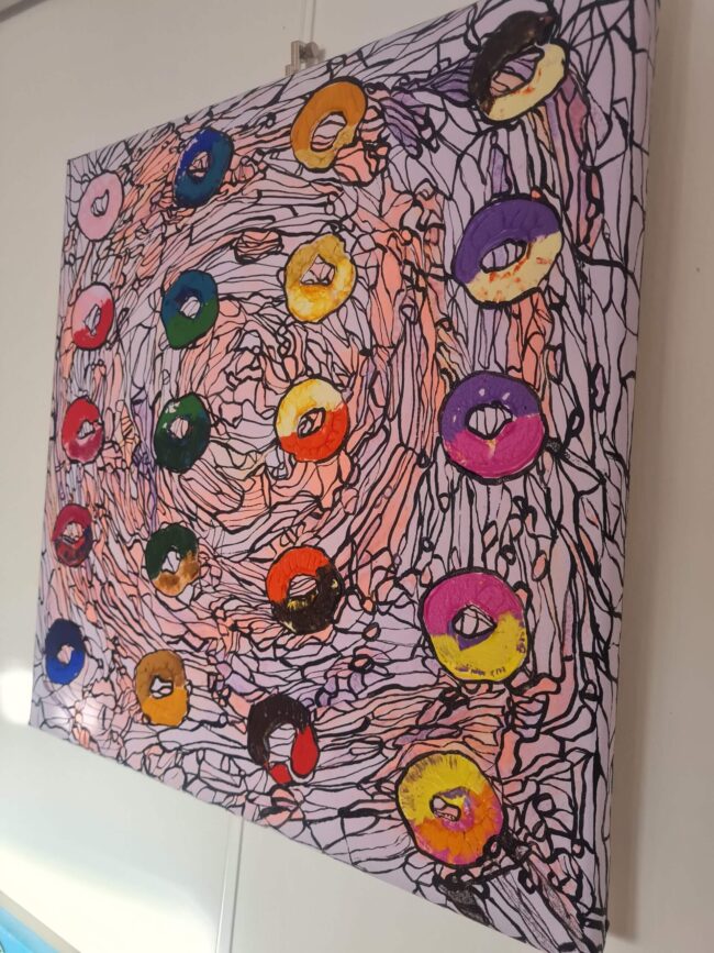 Natália Junasová – Fruit Loops, akryl, obraz na stěnu
