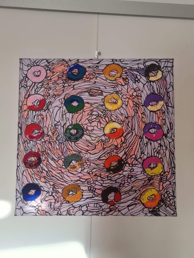 Natália Junasová – Fruit Loops, akryl, obraz na stěnu